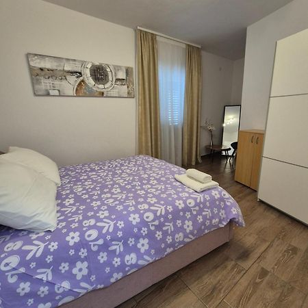 Apartman Smoljic 4+2 Primošten Eksteriør bilde