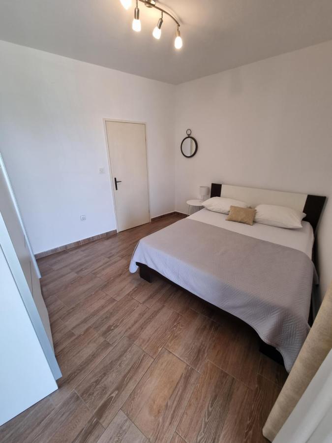 Apartman Smoljic 4+2 Primošten Eksteriør bilde
