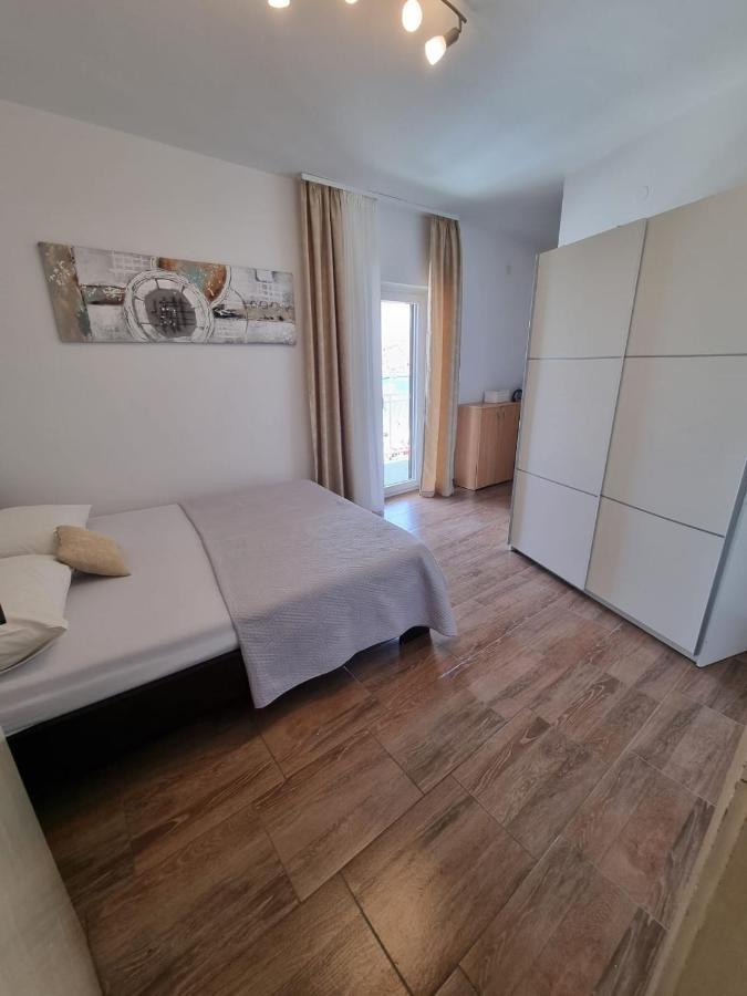 Apartman Smoljic 4+2 Primošten Eksteriør bilde